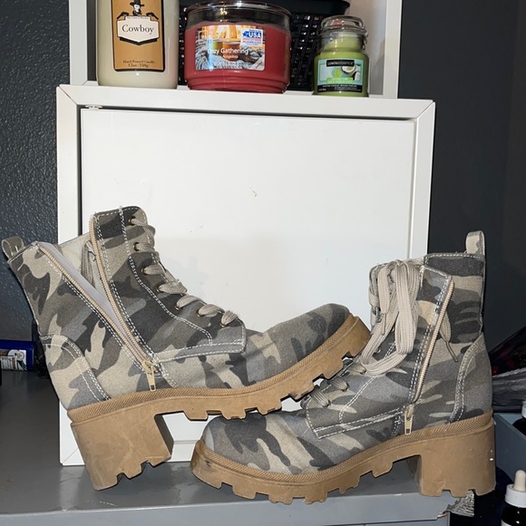Camo boots - Picture 1 of 2